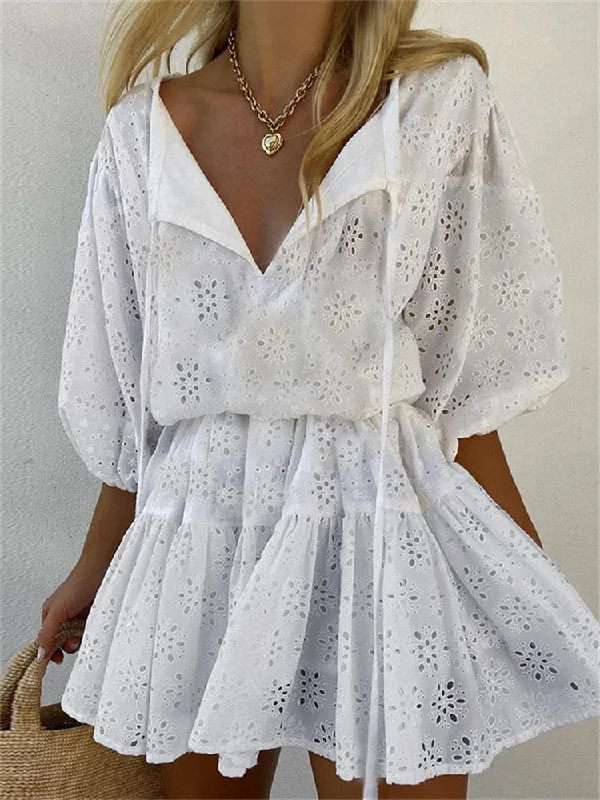 Chic Women's Clothing for Date Nights Elegant Lace Floral V-neck Mini Dresses